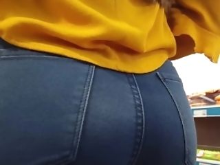 Nice Taut Bubble Butt In Jeans Close-up