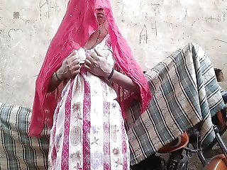 The Sis-in-law Who Was Sweeping Was Fucked A Lot By Opening Her Salwar