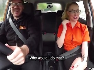 English Spex Stunner Publicly Blows Dude In Car